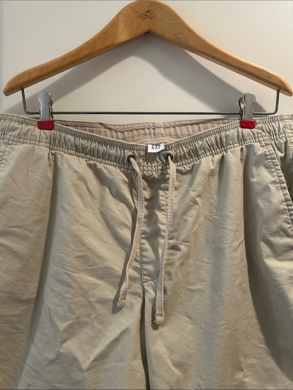 GAP Men's Beige Drawstring Elastic Waistband Hybrid Shorts deep pockets size L